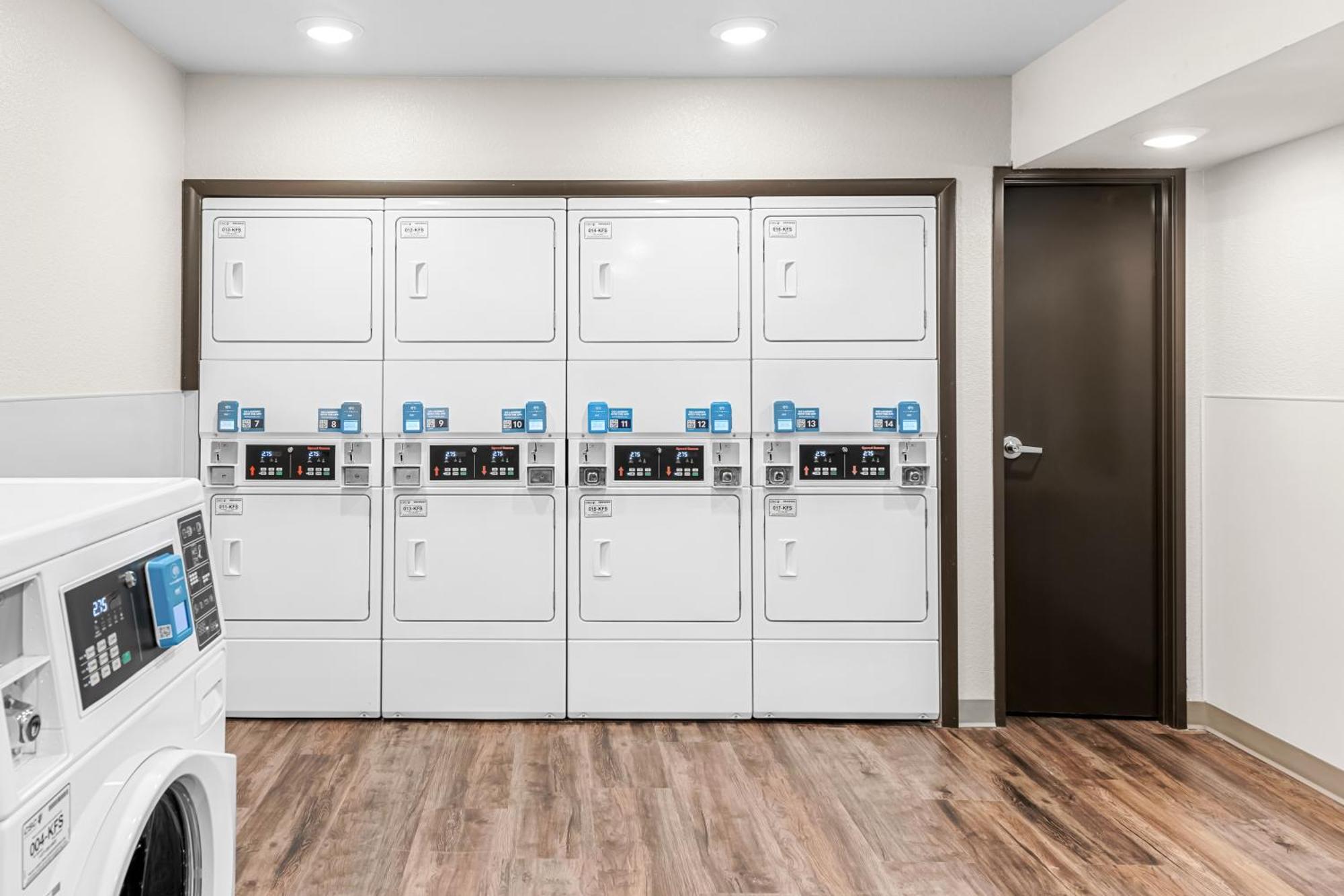 Woodspring Suites Kansas City Airport Екстериор снимка